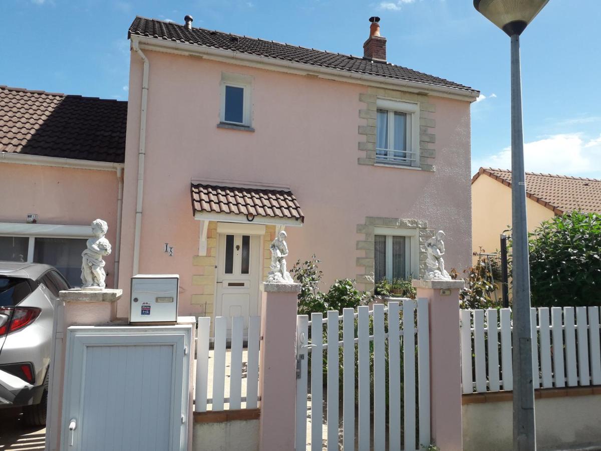 La Maison Rose 2 Chambres Avec Lit Pour 2 Personnes Et 2 Salles De Bains Nevers Kültér fotó
